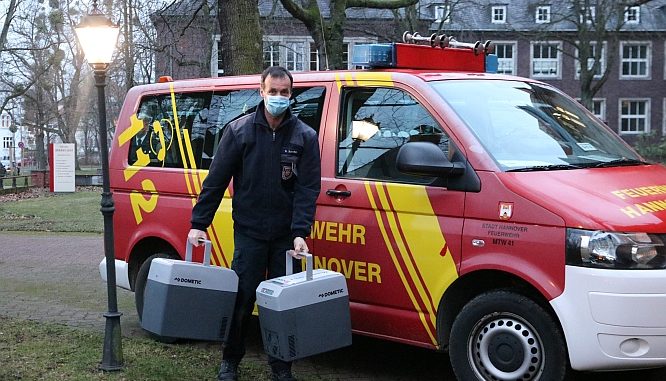 Ankunft_Feuerwehr_mit_Impfstoff_2